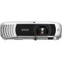 El EB-FH08 es un proyector económico Full HD con lámpara, 2 puertos HDMI, impresionantes tamaños de imagen sobre pantallas de