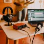 Focusrite Scarlett Solo 4.ª gen. interfaz de audio USB para guitarristas, cantantes o productores. Grabación con sonido de