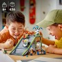 LEGO City Sin Límites: Rampa de Aceleración para Coches de Carreras de Juguete con 4 Minifiguras, 2 Autos Locos de Perrito