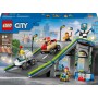 LEGO City Sin Límites: Rampa de Aceleración para Coches de Carreras de Juguete con 4 Minifiguras, 2 Autos Locos de Perrito
