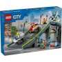 LEGO City Sin Límites: Rampa de Aceleración para Coches de Carreras de Juguete con 4 Minifiguras, 2 Autos Locos de Perrito