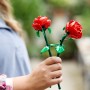 LEGO Botanicals Rosas, Flores Artificiales Rojas Compatible con Ramos, Decoración Floral para Dormitorio Infantil y Escritorio,