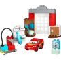 LEGO Duplo | Disney y Pixar Visita de Mcqueen al Taller de Doc - Coche de Carreras de Juguete de Cars, Autolavado de Coches y