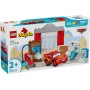 LEGO Duplo | Disney y Pixar Visita de Mcqueen al Taller de Doc - Coche de Carreras de Juguete de Cars, Autolavado de Coches y