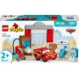 LEGO Duplo | Disney y Pixar Visita de Mcqueen al Taller de Doc - Coche de Carreras de Juguete de Cars, Autolavado de Coches y