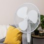 Russell Hobbs Ventilador de pie, 40,64 cm, ligero, 3 velocidades, oscilación con ángulo amplio, flujo de aire potente, altura