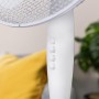 Russell Hobbs Ventilador de pie, 40,64 cm, ligero, 3 velocidades, oscilación con ángulo amplio, flujo de aire potente, altura