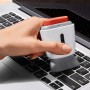 OXO Good Grips Cepillo Sweep & Swipe para limpiar el teclado del ordenador, color blanco