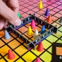 The OP Usaopoly | Juego de mesa Hues and Cues en inglés para toda la familia | Juego de fiesta para 3-10 jugadores | Para jugar