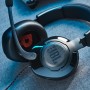 JBL Quantum 200 Auriculares para gamers con sonido QuantumSOUND y micrófono, con un diseño llamativo, compatible con múltiples