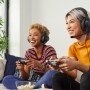 JBL Quantum 200 Auriculares para gamers con sonido QuantumSOUND y micrófono, con un diseño llamativo, compatible con múltiples