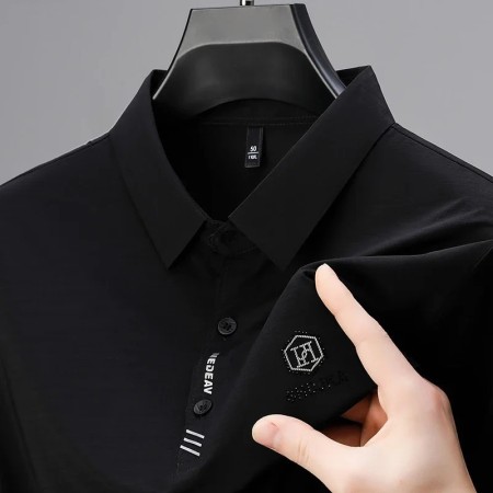 Nueva camisa de manga corta informal de negocios para hombre con insig