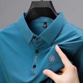 Nueva camisa de manga corta informal de negocios para hombre con insig