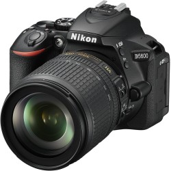 Nikon D5600 - Kit de cámara réflex de 24.2 MP con objetivo AF-P DX 18 - 55 mm VR, pantalla táctil de 3", Full HD, color negro -