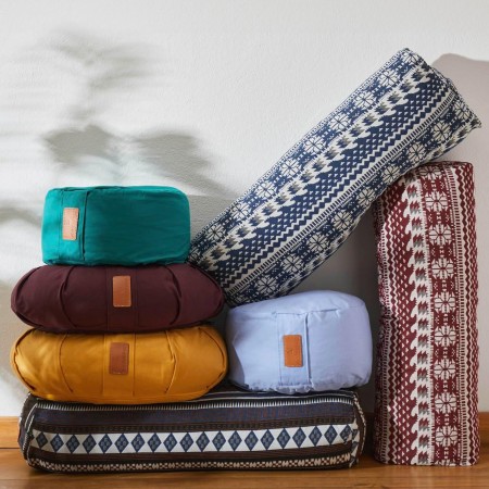 DoYourYoga Bolster Yoga Rodillo »Krishna« para Yin Yoga 68 x 22 cm - Relleno de espelta orgánica - Cubierta en Coton Lavable -