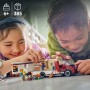 LEGO City Autocaravana Aventurera de Vacaciones, Furgoneta de Juguete y 3 Minifiguras (Mamá, Papá y Bebé), Juego de Viaje con