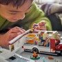 LEGO City Autocaravana Aventurera de Vacaciones, Furgoneta de Juguete y 3 Minifiguras (Mamá, Papá y Bebé), Juego de Viaje con