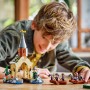 LEGO Harry Potter Cobertizo del Castillo de Hogwarts de Juguete de Fantasía para Construir con 2 Botes y 5 Minifiguras de