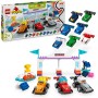 LEGO Duplo Mi Ciudad Coches de Carreras y Pilotos del Equipo de F1, Coche de Fórmula 1 de Juguete con Semáforo y Trofeo, Juegos