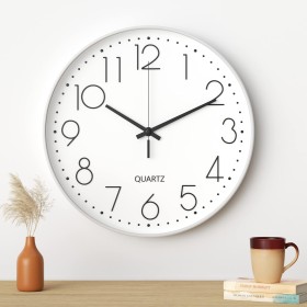Uootach Reloj de Pared, 30CM Movimiento de Cuarzo silencioso, diseño Minimalista Moderno (Blancos Caracteres Negro)