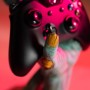 Grupo Erik Soporte Mando y Cascos Gaming Gameration One More Life - Soporte sujeción Mando ps4, Mando ps5, Mando Xbox Series