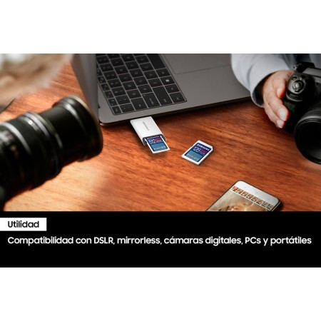 Samsung PRO Ultimate Tarjeta de Memoria SD con Lector USB, 256 GB, Lectura 200 MB/s, Escritura 130 MB/s, UHS-I, C10, U3, V30, 4K