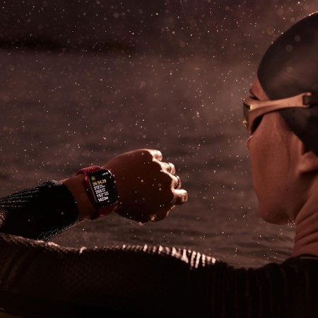 Apple Watch Series 9 [GPS, 45 MM] - Carcasa de Aluminio Medianoche con Banda Deportiva de Caucho Medianoche, M/L
