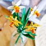 LEGO Botanical Narcisos, Flores Artificiales, Ramo Floral Amarillo y Blanco, Decoración de Pascua para Dormitorio o Escritorio,