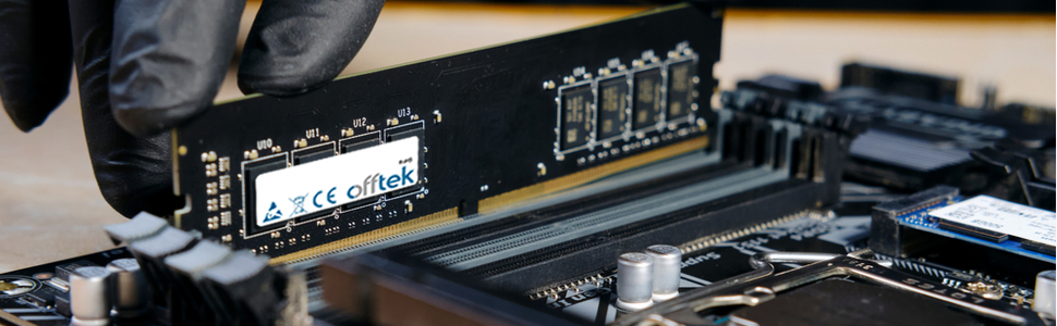 Módulo de computadora de escritorio Offtek instalado en la ranura RAM de la placa base