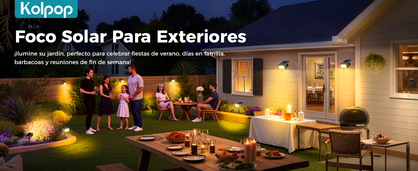 Instalación de iluminación de jardines exteriores que ilumina el camino del jardín y las características arquitectónicas con luces LED cálidas.