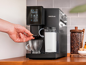 cafetera; cafetera superautomatica; cafetera automatica; cafeteras; Cremmaet Compactccino Connected