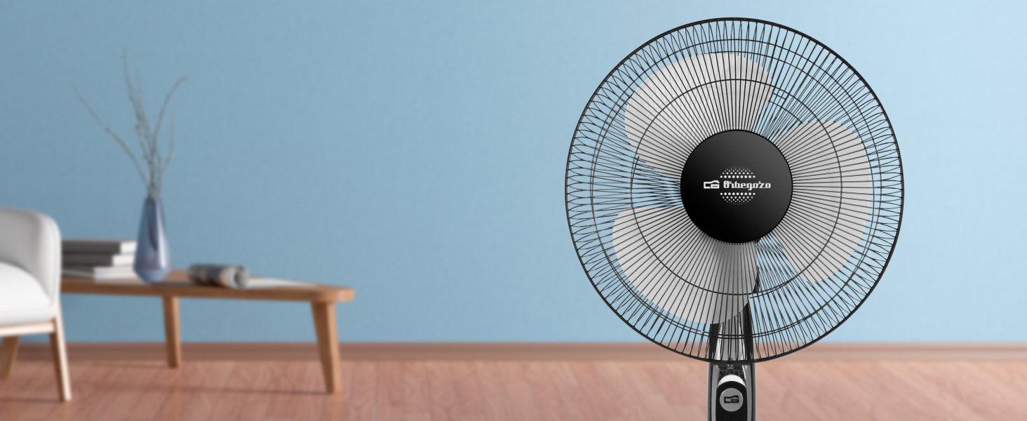 Ventilador de pie Orbegozo SF 0148 en un salón
