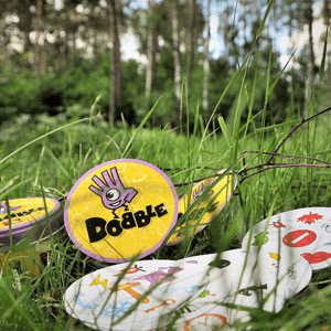 Dobble, Dobble Clásico, Asmodee, Juego de cartas, Fun Fast Games, Zygomatic