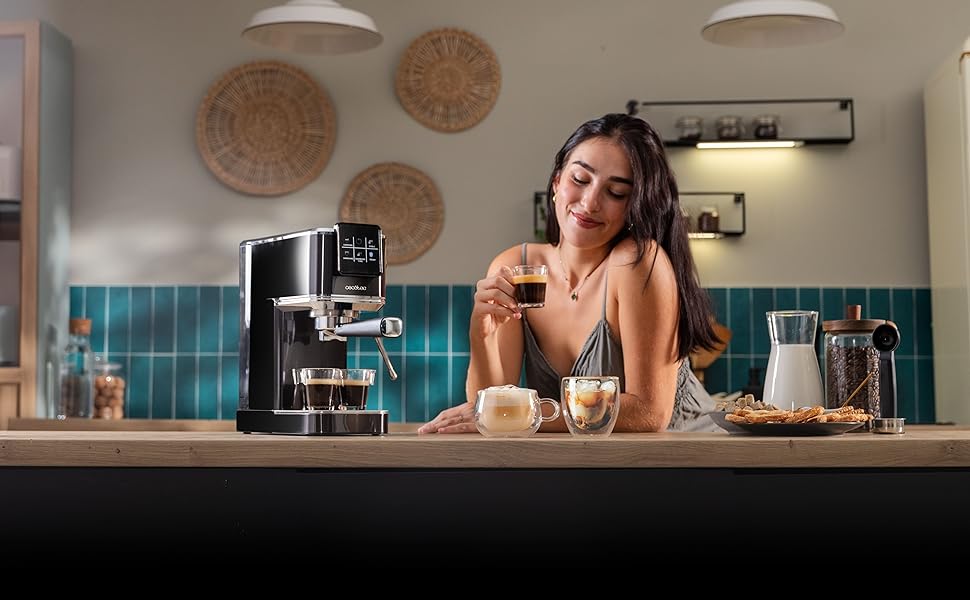 Cecotec Cafetera express Cafelizzia ColdBrew.