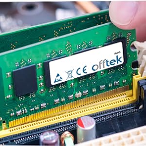 La memoria de la computadora de escritorio Offtek está instalada en el escritorio en primer plano.