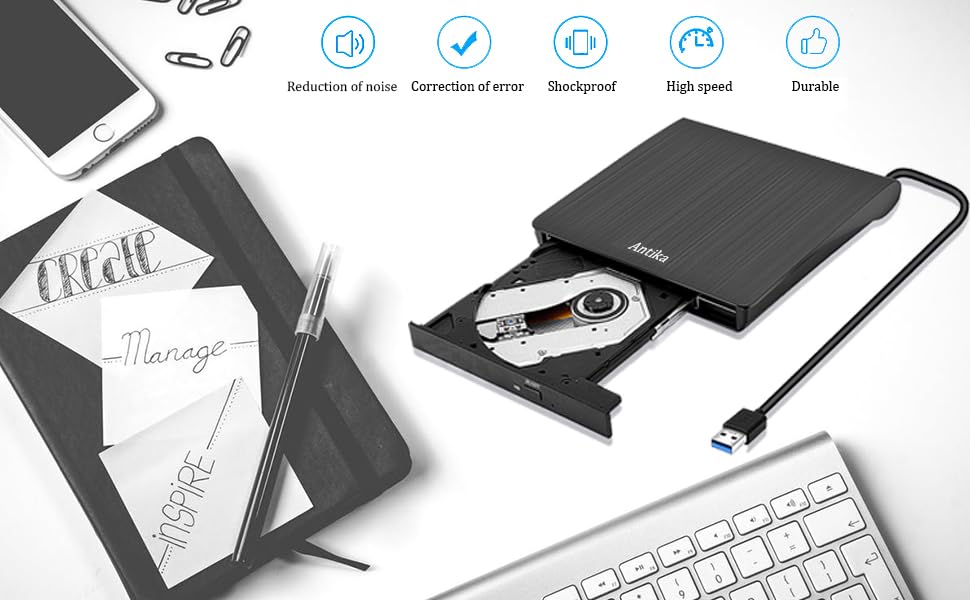 Conjunto plano de material de oficina que incluye una unidad de DVD externa, un teléfono inteligente, una computadora portátil, un bolígrafo y un teclado inalámbrico. Los iconos de varias funciones se muestran arriba.
