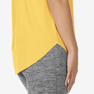 Camiseta de manga corta con cuello en V.
