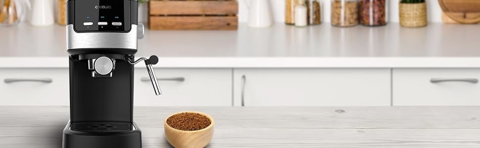 Cafetera espresso con 20 bares con vaporizador.