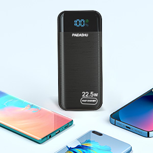 negra con pantalla digital que muestra una capacidad de carga de 22,5 W, que se muestra junto a los teléfonos inteligentes sobre un fondo azul degradado
