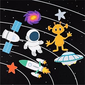 Juguete del universo con naves espaciales, cohetes, astronautas, extraterrestres