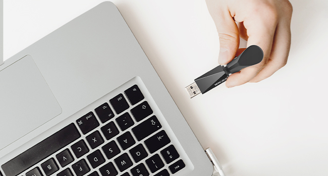 Mercusys MA30H - Adaptador USB de Doble Banda AC1300 con Antena de Alta Ganancia Ajustable