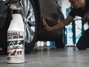 hombre aplicando sisbrill car en plásticos exteriores
