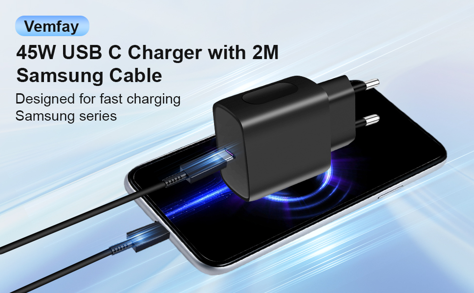 de 45 W con cable Samsung de 2 m. Adaptador rectangular negro conectado al teléfono inteligente, que muestra un indicador de carga azul. Diseñado para cargar rápidamente dispositivos Samsung.