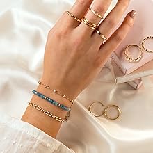 pulseras y anillos
