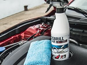 Sisbrill Car encima del motor del coche con una microfibra azul delante
