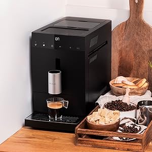 Cafetera superautomática compacta con 19 bares y sistema Thermoblock.