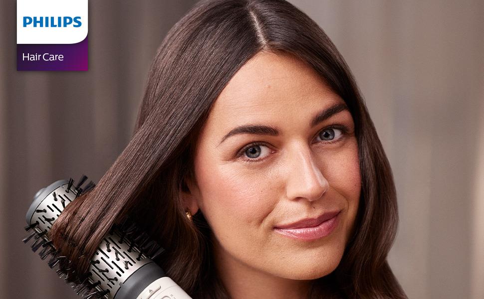 Mujeres utilizando el moldeador serie 7000 de Philips